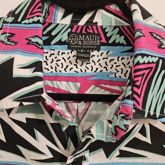 Vintage Hawaiian 80s button up - Picture 3 of 5